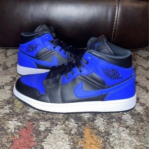 Jordan 1 Mid